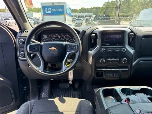 Used 2020 Chevrolet Silverado 1500 LT RWD image 15