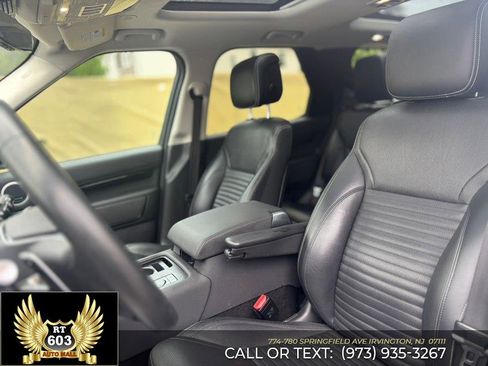 Used 2024 Land Rover Discovery S AWD/4WD image 17