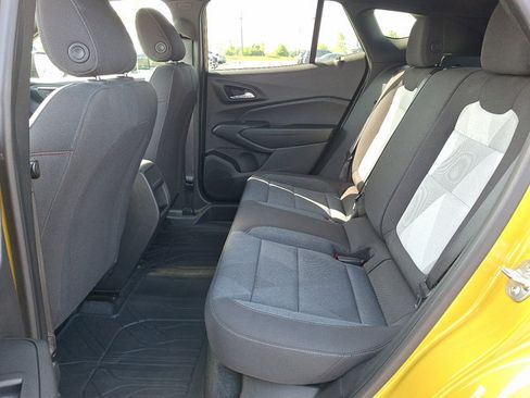 Used 2024 Chevrolet Trax RS FWD image 11