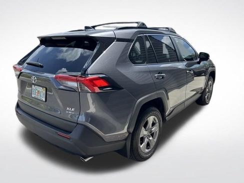 Used 2025 Toyota RAV4 XLE AWD/4WD image 5