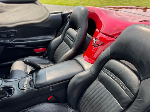 Used 2004 Chevrolet Corvette Convertible w/ Preferred Equipment Group RWD image 24