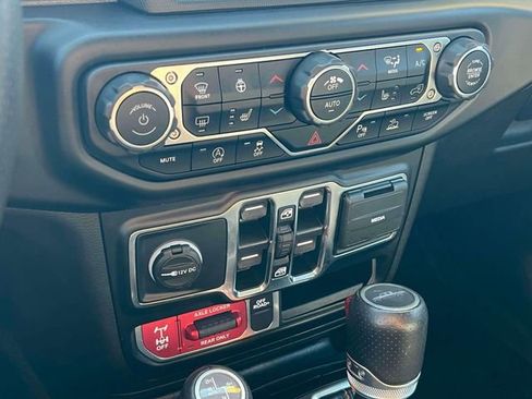 Used 2022 Jeep Gladiator Mojave w/ LED Lighting Group AWD/4WD image 13