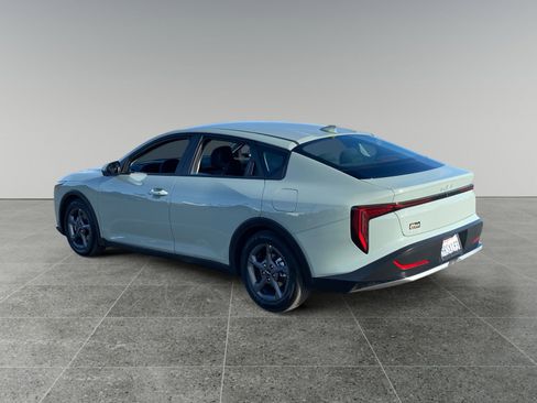 Used 2025 Kia K4 image 3