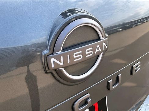 Used 2024 Nissan Rogue S FWD image 28