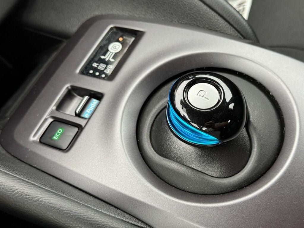 Used 2025 Nissan Leaf S FWD image 21