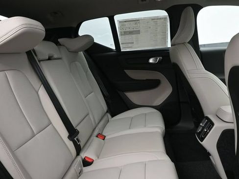 New 2026 Volvo XC40 B5 Ultra w/ Protection Package Premier AWD/4WD image 33