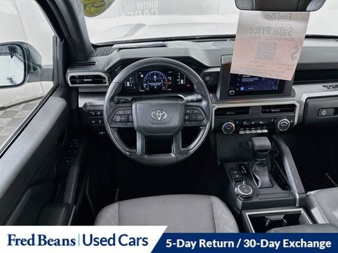 Used 2025 Toyota Tacoma SR5 AWD/4WD image 28