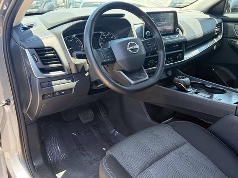 Used 2025 Nissan Rogue SV FWD image 19
