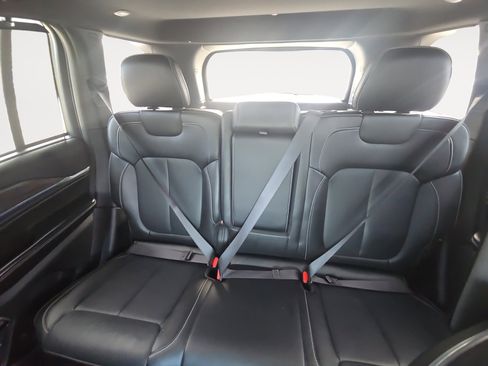 Used 2023 Jeep Grand Cherokee Overland w/ Advanced Protech Group III image 23