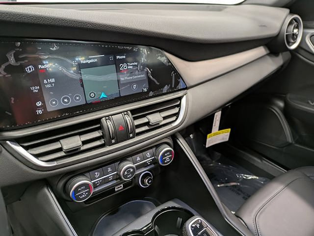 Used 2025 Alfa Romeo Giulia w/ Driving Assist Package RWD image 13
