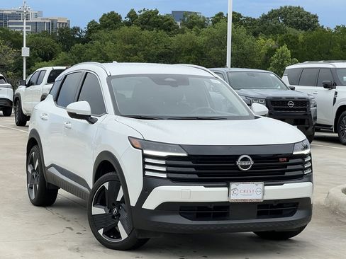 Used 2025 Nissan Kicks SR AWD/4WD image 2