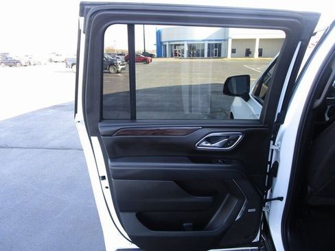 Certified 2023 Chevrolet Suburban Z71 w/ Luxury Package image 16