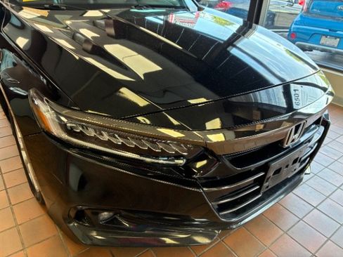 Used 2021 Honda Accord Sport image 2