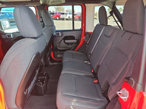 Used 2025 Jeep Wrangler Unlimited Rubicon image 10