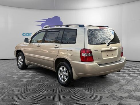 Used 2005 Toyota Highlander 4WD V6 w/ 3rd Row image 3