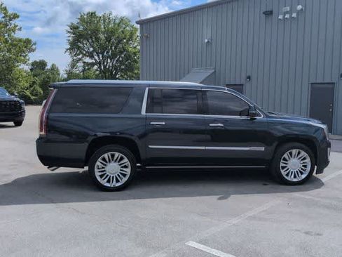Used 2019 Cadillac Escalade ESV Platinum AWD/4WD image 9