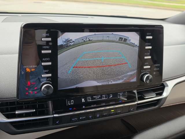 Certified 2023 Toyota Sienna XLE FWD image 18