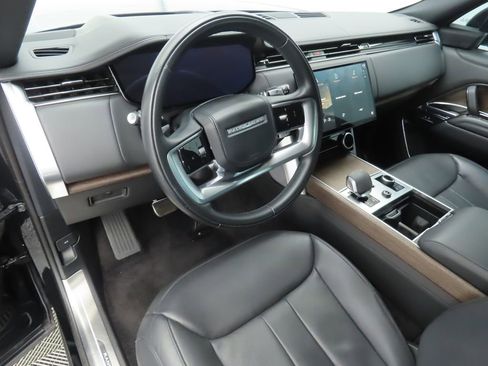 Used 2023 Land Rover Range Rover Long Wheelbase SE image 9