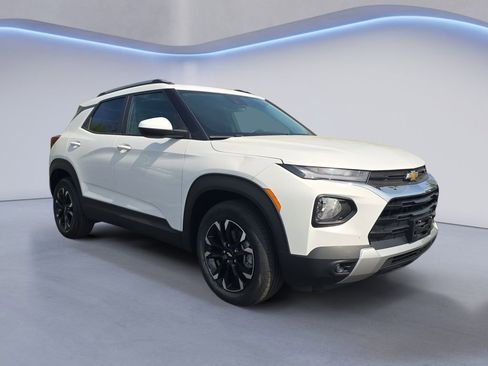 Used 2022 Chevrolet TrailBlazer LT w/ Convenience Package FWD image 7