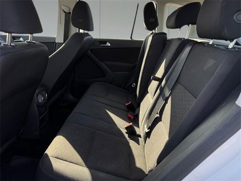 Used 2017 Volkswagen Tiguan Limited w/ Premium Package image 9