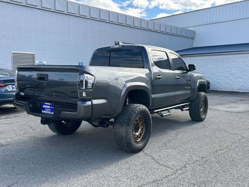 Used 2023 Toyota Tacoma TRD Sport image 3
