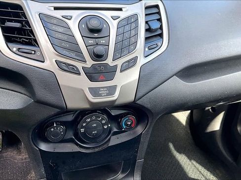 Used 2012 Ford Fiesta SE image 25