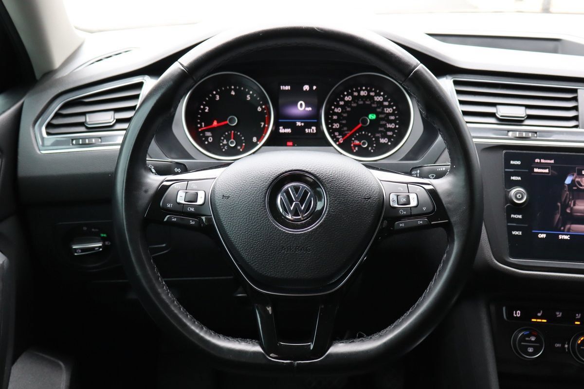 Used 2018 Volkswagen Tiguan SE AWD/4WD image 14