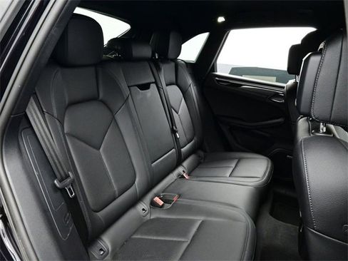 Used 2022 Porsche Macan image 17