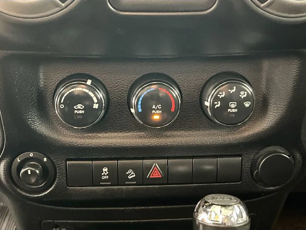 Used 2013 Jeep Wrangler Unlimited Sport AWD/4WD image 15