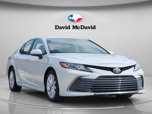 Used 2023 Toyota Camry LE image 7