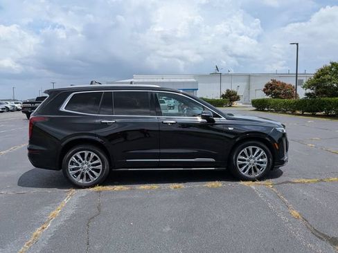 Used 2021 Cadillac XT6 Premium Luxury w/ Platinum Package AWD/4WD image 2