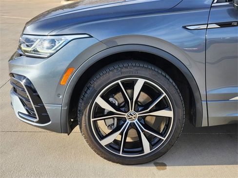 Used 2022 Volkswagen Tiguan SEL R-Line image 8