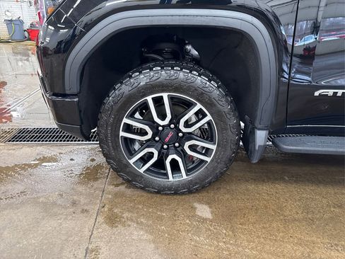 Used 2022 GMC Sierra 1500 AT4 w/ AT4 Premium Package image 11