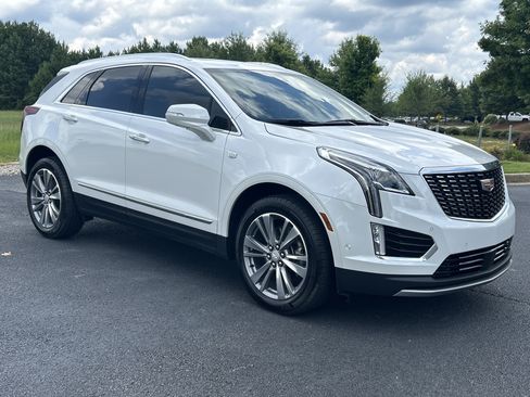 Used 2025 Cadillac XT5 Premium Luxury w/ Technology Package FWD image 2