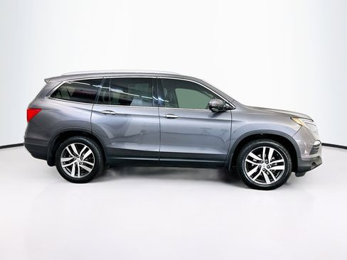 Used 2018 Honda Pilot Touring image 10