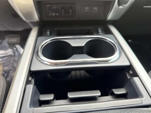 Used 2021 Nissan Titan SV w/ SV Convenience Package RWD image 34