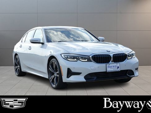 Used 2020 BMW 330i Sedan w/ Convenience Package RWD image 4
