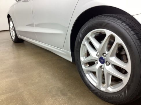Used 2014 Ford Fusion SE FWD image 15
