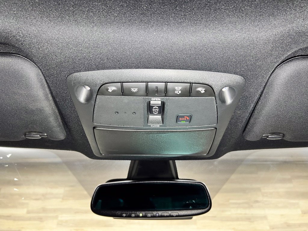 Used 2022 Nissan Maxima SR w/ Sport Mat Group FWD image 21