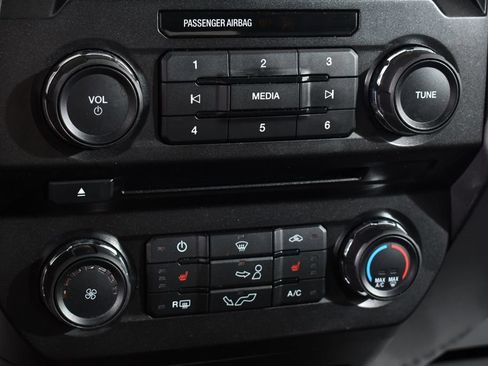 Used 2018 Ford F150 XLT w/ Equipment Group 302A Luxury AWD/4WD image 29
