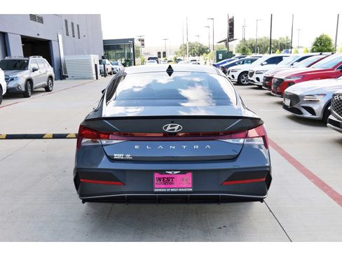 Certified 2025 Hyundai Elantra Sport FWD image 7