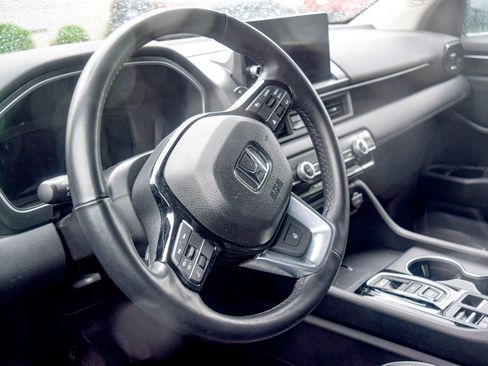 Used 2023 Honda Pilot Elite image 11
