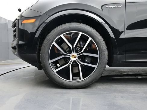 Certified 2024 Porsche Cayenne Coupe AWD/4WD image 6