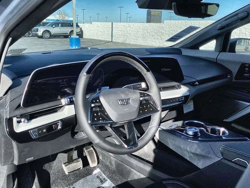 New 2026 Cadillac Optiq Luxury 1 image 18