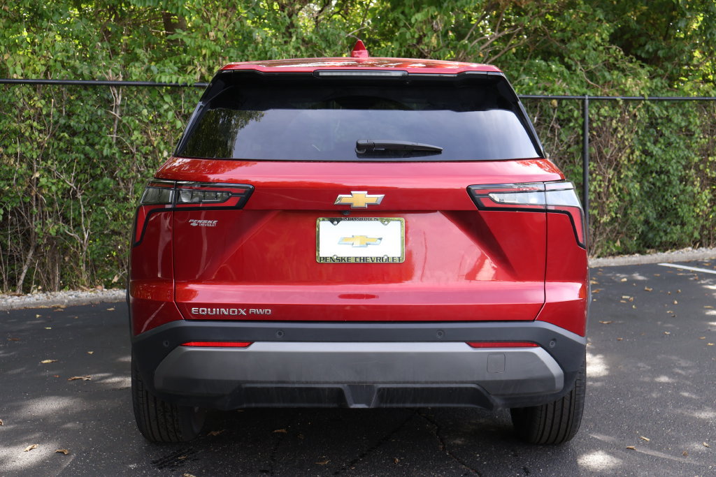 Used 2025 Chevrolet Equinox LT AWD/4WD image 6