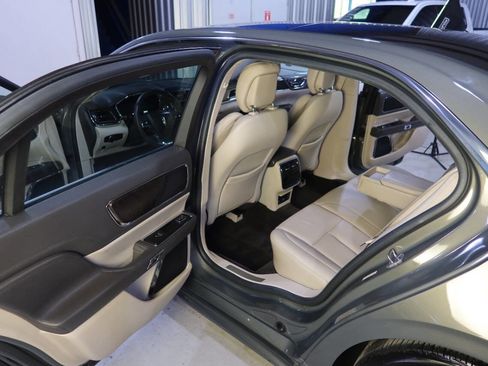 Used 2017 Lincoln Continental Select w/ Technology Package image 16