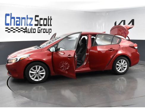 Certified 2017 Kia Forte S FWD image 26