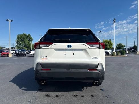 Used 2022 Toyota RAV4 XLE Premium AWD/4WD image 6
