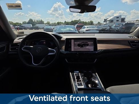 Used 2025 Volkswagen Atlas SE AWD/4WD image 11