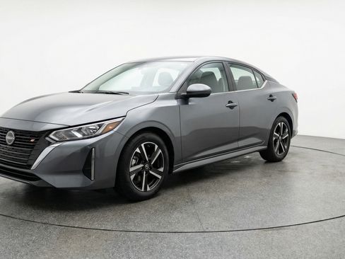 Used 2025 Nissan Sentra SV FWD image 3